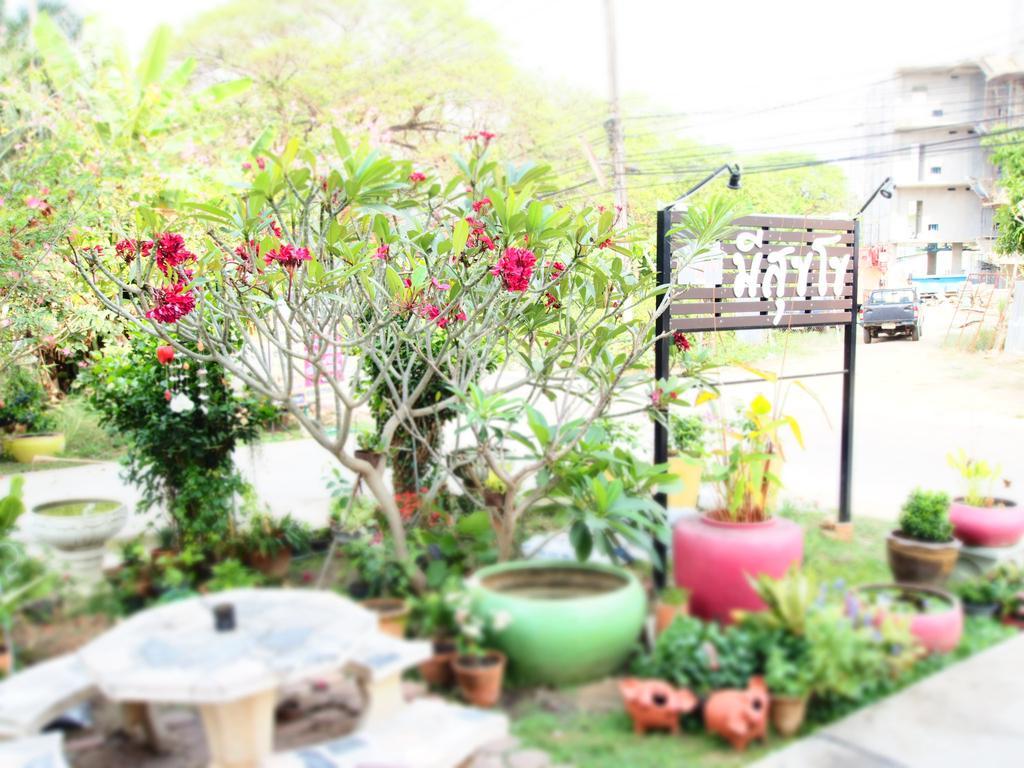 Banmeesukko Acomodação com café da manhã Phitsanulok Exterior foto
